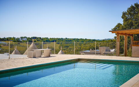 Trullo Emmebi Vista Valle D'Itria: Blauw, Zwembad, Buitenmeubels, Samengesteld Materiaal, Toevlucht, Schaduw, Eco Hotel, Dek, Ligstoel, Stoel