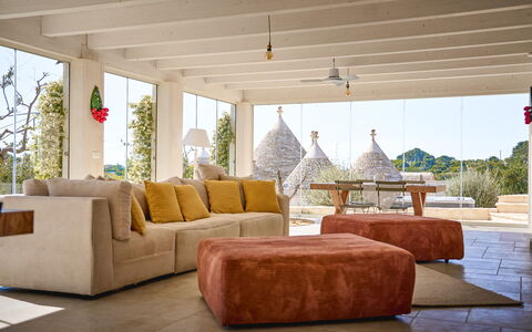 Trullo Emmebi Vista Valle D'Itria: Meubilair, Bankstel, Hout, Interieur Ontwerp, Verdieping, Flooring, Woonkamer, Huis, Stoel