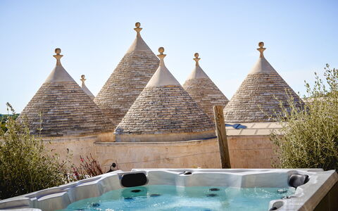 Trullo Emmebi Vista Valle D'Itria: Architectuur, Binnenplaats, Zwembad