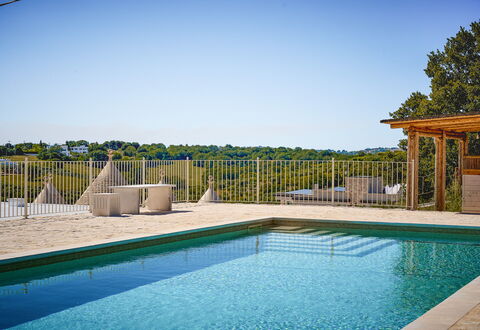 Trullo Emmebi Vista Valle D'Itria: Blauw, Zwembad, Buitenmeubels, Samengesteld Materiaal, Toevlucht, Schaduw, Eco Hotel, Dek, Ligstoel, Stoel