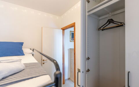 Veranda sul Conero: Meubilair, Interieur Ontwerp, Bed, Slaapkamer, Muur, Verdieping, Flooring, Laken, Hout, Plafond