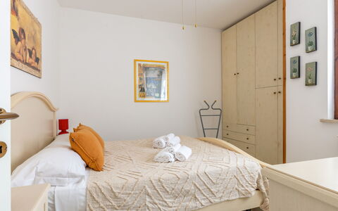 Veranda sul Conero: Meubilair, Bed, Interieur Ontwerp, Slaapkamer, Muur, Bedding, Laken, Kamer, Verdieping, Hout