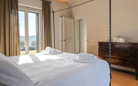 Loft Borgo Syrah: Bed, Meubilair, Slaapkamer, Interieur Ontwerp, Hout, Bedding, Laken, Textiel, Linens, Verdieping