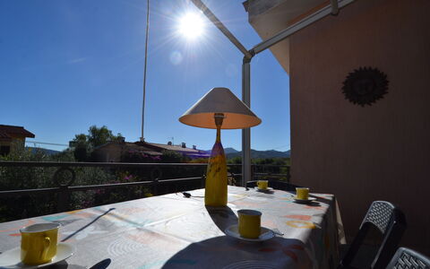 Appartamento Agrustos, Wifi, Ac: Meubilair, Stoel, Buitenmeubels, Schaduw, Buitentafel, Kamerplant, Avond, Koffietafel, Keuken En Eettafel, Eco Hotel
