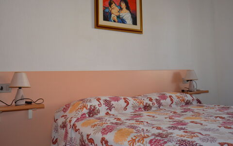 Appartamento Agrustos, Wifi, Ac: Bed, Meubilair, Slaapkamer, Bedding, Laken, Muur, Interieur Ontwerp, Linens, Kamer, Hout