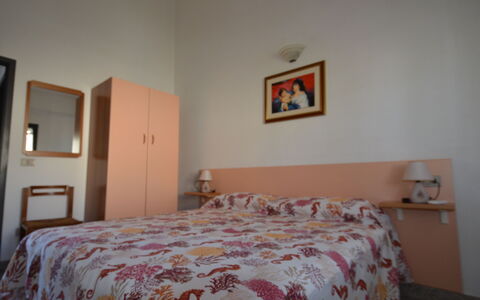 Appartamento Nina, Ac, Wifi: Slaapkamer, Bed, Laken, Bedding, Interieur Ontwerp, Meubilair, Linens, Bed Frame, Kamer, Verdieping