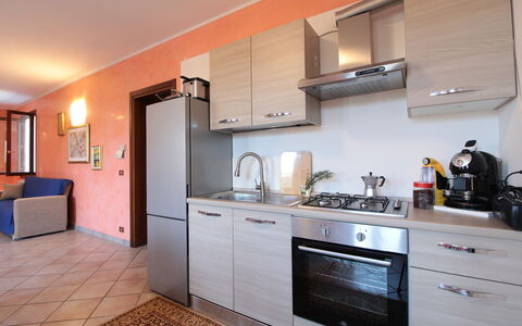 Villa Camerini, Nature, Bikes and Beaches: Keuken, Gootsteen, Major Appliance, Toestel Van De Keuken, Interieur Ontwerp, Meubilair, Countertop, Kamer, Cabinetry, Flooring