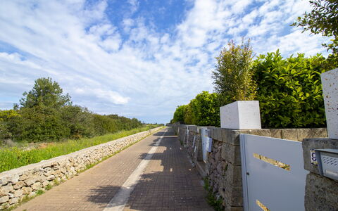 Villa i Gabbiani Otranto: Lucht, Blauw, Dag, Doorgang, Gang, Zonlicht, Stoep, Stenen Muur, Trail, Pad