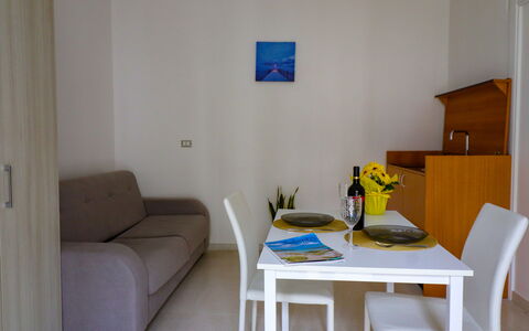 Elaia'S House Cannole: Hout, Flooring, Interieur Ontwerp, Verdieping, Appartement, Beits, Hardwood, Stoel, Woonkamer