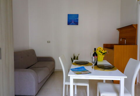 Elaia'S House Cannole: Hout, Flooring, Interieur Ontwerp, Verdieping, Appartement, Beits, Hardwood, Stoel, Woonkamer