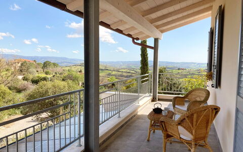 Villa Ombrone: Meubilair, Veranda, Stoel, Balkon, Keuken En Eettafel, Plafond, Schaduw, Beits, Buitenmeubels, Hardwood