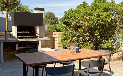 Villa Ombrone: Meubilair, Buitenmeubels, Tafel, Stoel, Buitentafel, Keuken En Eettafel, Schaduw, Tuin, Beits, Backyard