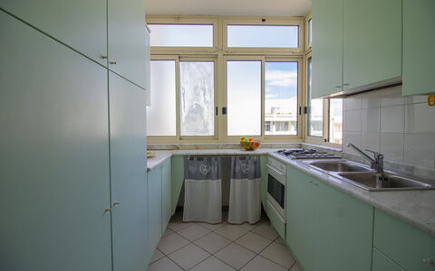 Anisia'S Home Otranto: Keuken, Toestel Van De Keuken, Major Appliance, Interieur Ontwerp, Countertop, Flooring, Cabinetry, Verdieping, Kamer, Gootsteen