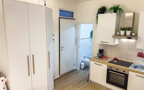 Studio Piccolo al Verticale - Levanto: Flooring, Interieur Ontwerp, Meubilair, Keuken, Hout, Verdieping, Toestel Van De Keuken, Countertop, Cabinetry, Major Appliance