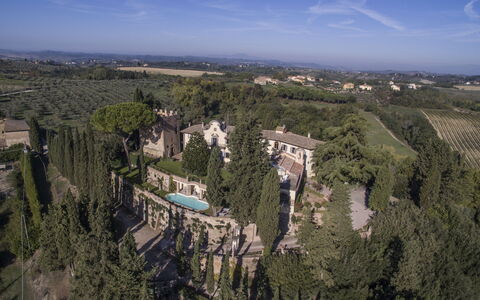 Castello di Cabbiavoli: Landschap, Landgoed, Herenhuis, Landscaping, Hacienda, Villa, Historisch Huis, Evergreen, Paleis
