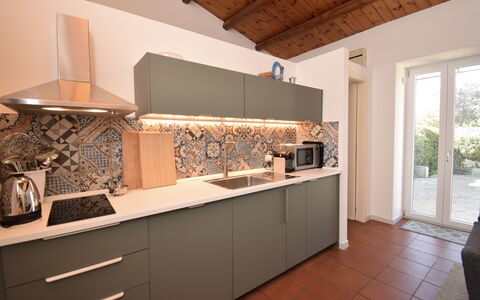 Villa Il Carato, Private Pool, Modica: Keuken, Countertop, Toestel Van De Keuken, Interieur Ontwerp, Major Appliance, Flooring, Cabinetry, Fornuis, Verdieping, Meubilair