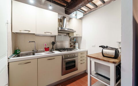 Le Loggine del Pignatello Apartment, Siena City: Toestel Van De Keuken, Keuken, Countertop, Major Appliance, Cabinetry, Fornuis, Huishoudapparatuur, Fornuis, Gootsteen, Interieur Ontwerp