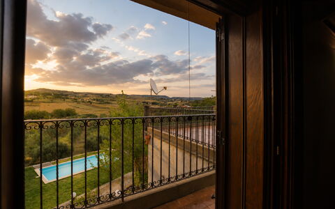 Villa Margi: Schemer, Avond, Zonsondergang, Balkon, Zonsopkomst, Bed Frame, Bedding, Slaapkamer, Bed