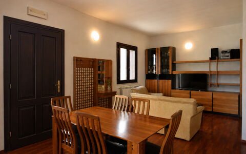 Villa Margi: Meubilair, Flooring, Interieur Ontwerp, Verdieping, Hout, Plafond, Houten Vloer, Tafel, Kamer, Verlichting