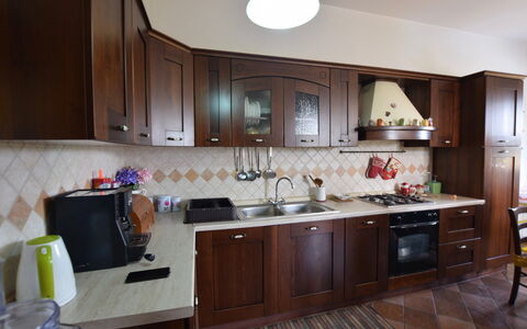 Villa Margi: Keuken, Toestel Van De Keuken, Major Appliance, Countertop, Hout, Meubilair, Interieur Ontwerp, Cabinetry, Flooring, Fornuis