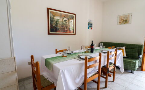 Amanda: Meubilair, Flooring, Interieur Ontwerp, Verdieping, Hout, Tafel, Keuken En Eettafel, Eetkamer, Stoel, Kamer