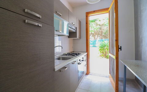 Amanda: Keuken, Gootsteen, Hout, Countertop, Toestel Van De Keuken, Major Appliance, Flooring, Huis, Verdieping, Interieur Ontwerp