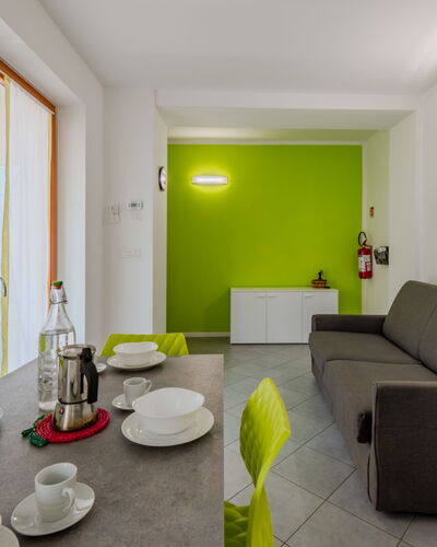 Antica Corte: Interieur Ontwerp, Flooring, Meubilair, Verdieping, Kamer, Plafond, Huis, Appartement, Stoel, Woonkamer