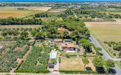 Rose Adriano Home: Woongebied, Vogelperspectief, Landschap, Huis, Landgoed, Stedelijk Ontwerp, Luchtfotografie, Voorstad, Plantage, Landscaping