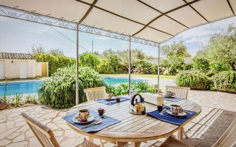 Villa Fontanazza: Meubilair, Buitenmeubels, Stoel, Schaduw, Tuin, Buitentafel, Eco Hotel, Toevlucht, Patio, Landscaping