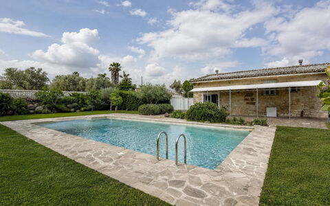 Villa Fontanazza: Zwembad, Landgoed, Samengesteld Materiaal, Backyard, Tuin, Toevlucht, Boerderij, Landscaping, Hacienda, Schaduw