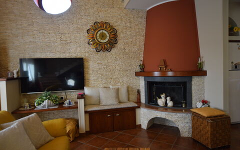 Villa Ina: Meubilair, Interieur Ontwerp, Muur, Hout, Flooring, Kamer, Verlichting, Woonkamer, Verdieping, Huis