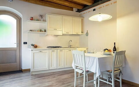 La Corte di Marga - Casa Gustet: Meubilair, Interieur Ontwerp, Flooring, Hout, Verdieping, Plafond, Keuken, Countertop, Kamer, Verlichting