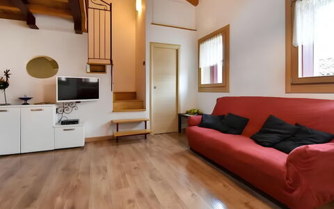 La Corte di Marga - Casa Gustet: Flooring, Interieur Ontwerp, Hout, Verdieping, Meubilair, Houten Vloer, Kamer, Plafond, Huis, Woonkamer