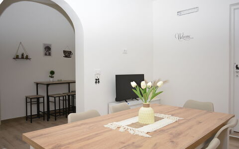 Villa Cosentini: Meubilair, Interieur Ontwerp, Flooring, Muur, Tafel, Hout, Verdieping, Keuken En Eettafel, Stoel, Eetkamer