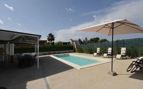 Villa Cosentini: Zwembad, Paraplu, Buitenmeubels, Toevlucht, Samengesteld Materiaal, Schaduw, Stoel, Ligstoel, Eco Hotel, Vrije Tijd