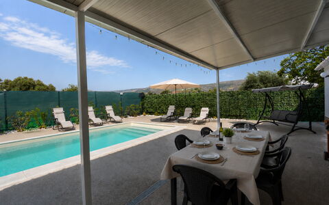 Villa Cosentini: Buitenmeubels, Zwembad, Schaduw, Stoel, Bloempot, Kamerplant, Eco Hotel, Patio, Landscaping, Toevlucht