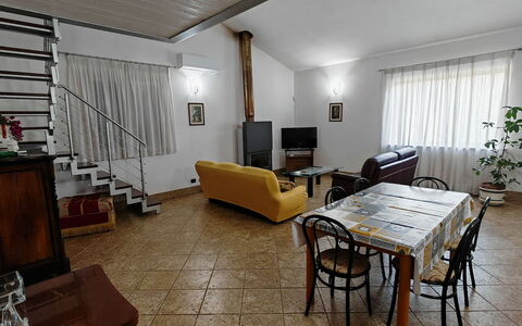 Villa del Monte: Meubilair, Interieur Ontwerp, Flooring, Verdieping, Hout, Plafond, Kamer, Bankstel, Verlichting, Woonkamer