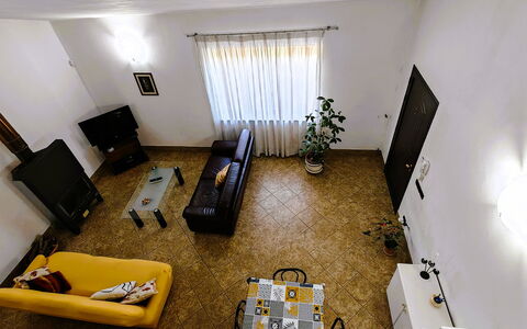 Villa del Monte: Meubilair, Interieur Ontwerp, Flooring, Verdieping, Muur, Bankstel, Hout, Kamer, Plafond, Woonkamer