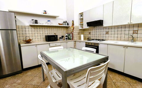 Villa del Monte: Keuken, Toestel Van De Keuken, Major Appliance, Flooring, Countertop, Interieur Ontwerp, Meubilair, Verdieping, Huishoudapparatuur, Fornuis