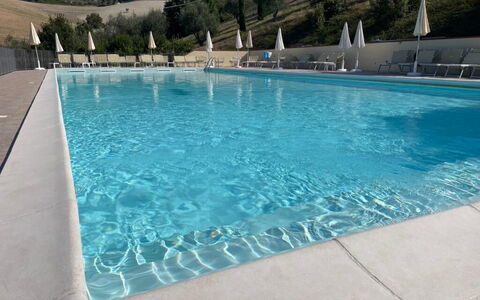 Serafini Holiday Home: Zwembad, Buitenmeubels, Samengesteld Materiaal, Toevlucht, Ligstoel, Thermae, Stoel, Badplaats, Eco Hotel, Hotel