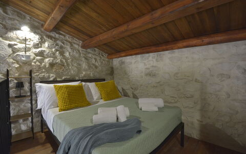 Villa Palmento: Muur, Slaapkamer, Interieur Ontwerp, Flooring, Bed, Verdieping, Huis, Plafond, Laken, Bedding