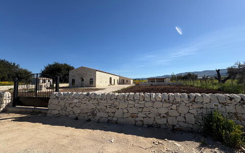 Villa Palmento: Lucht, Landelijk Gebied, Stenen Muur, Oprit, Karavanserai