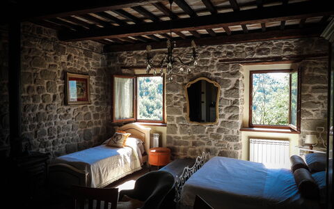 Agriturismo Arcera: Muur, Slaapkamer, Bed, Meubilair, Laken, Interieur Ontwerp, Bedding, Bed Frame, Kamer, Plafond