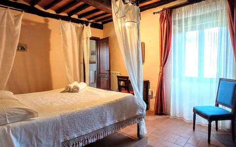 Villa Campo al Vento - Country Farm: Meubilair, Interieur Ontwerp, Hout, Verdieping, Flooring, Slaapkamer, Bed, Plafond, Verlichting, Kamer