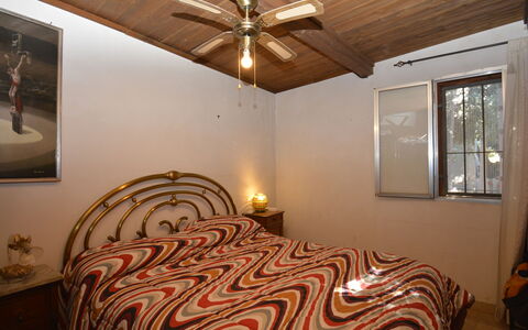 Ranch Salomonello: Interieur Ontwerp, Muur, Meubilair, Bed, Slaapkamer, Hout, Plafond, Laken, Bedding, Flooring