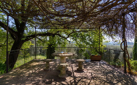 Il Leccio, Vinci, Private Pool and Tennis: Ijzer, Schaduw, Hek, Balkon, Outdoor Structuur