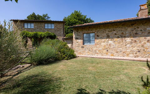 Casa Stella Serena, Podere le Scopaie, Pool: Gras, Struik, Land Lot, Verblijf, Landelijk Gebied, Tuin, Groundcover, Boerderij, Stenen Muur