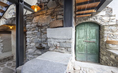 Valtellina 646: Water, Boom, Zwembad, Toevlucht, Tuin, Eco Hotel, Schaduw, Landscaping, Tropen