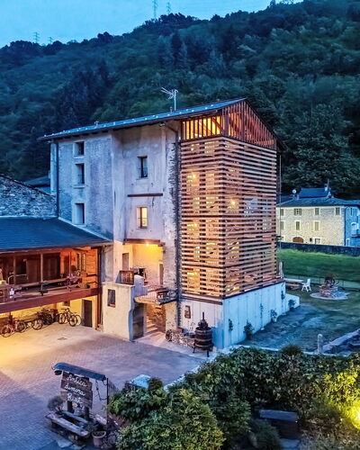 Valtellina 646: Water, Boom, Zwembad, Toevlucht, Tuin, Eco Hotel, Schaduw, Landscaping, Tropen