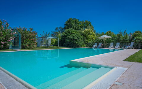 Preseglie Lake Garda: Zwembad, Blauw, Toevlucht, Samengesteld Materiaal, Vrije Tijd, Schaduw, Eco Hotel, Thermae, Waterpartij, Recreatiecentrum